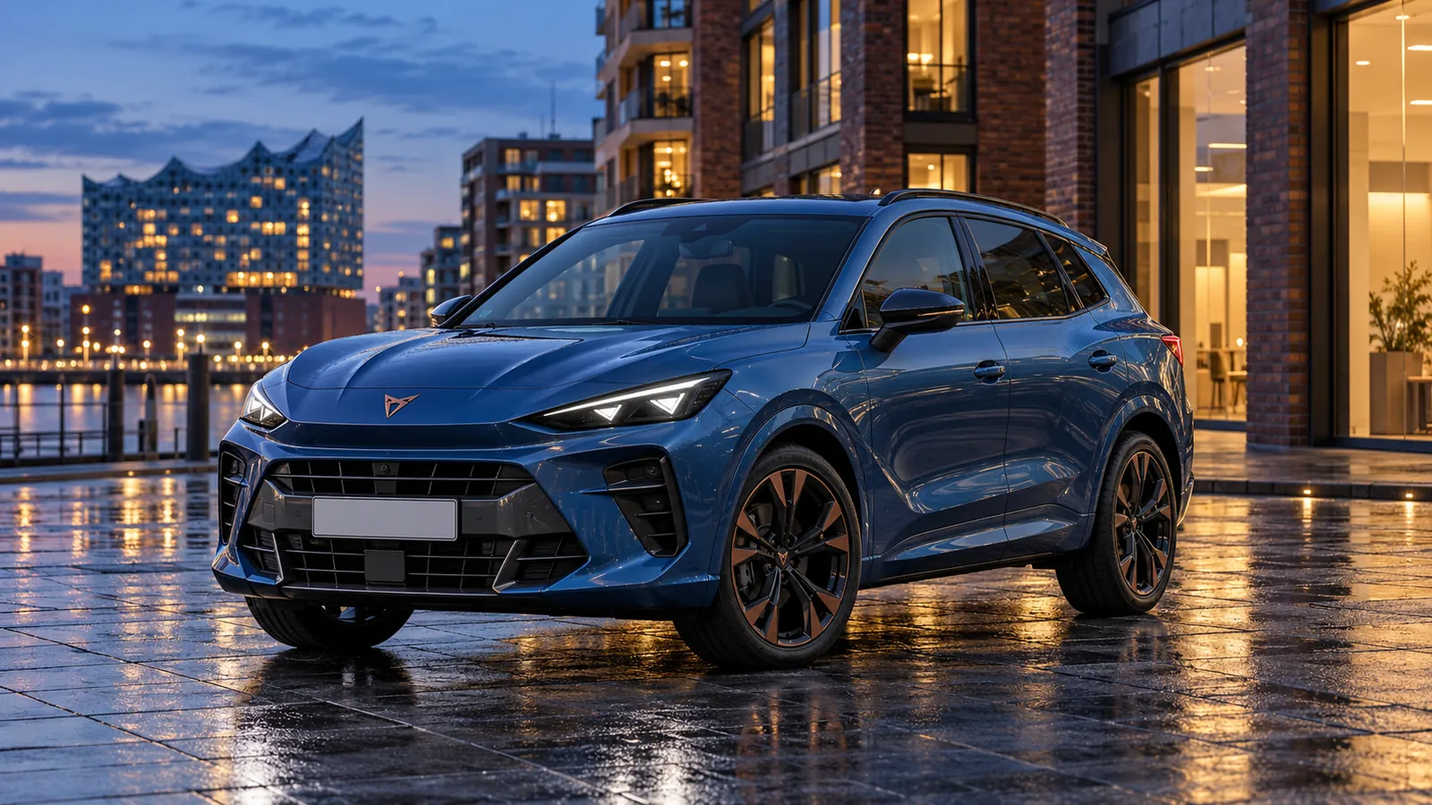 Blauer CUPRA Terramar am Wasser vor modernen Gebäuden.